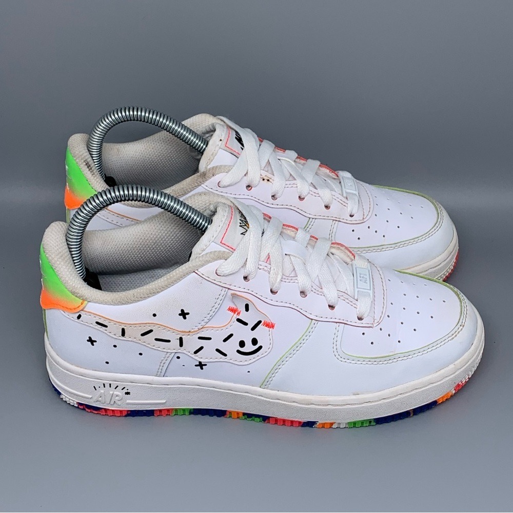 Nike Air Force 1 Low LV8 GS Doodle White Multi Color Shoes DV1366-111 Mens 5Y
